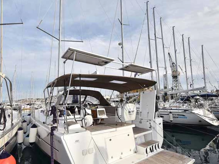 Sailboat to hire Pula at the best price