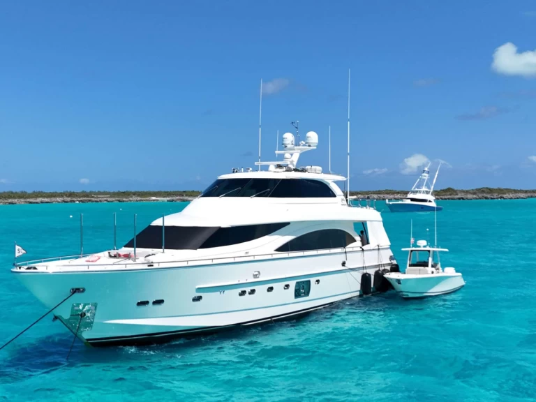 Hire Luxury Yacht with or without skipper Horizon Nassau