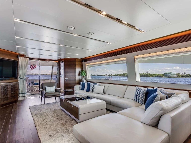 Luxury Yacht to hire Nassau at the best price