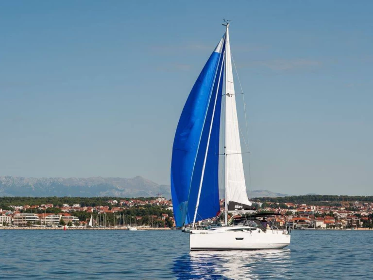 Charter a Elan E4 in Punat on Samboat