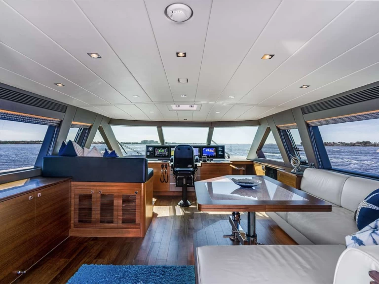 Hire Luxury Yacht with or without skipper Horizon Nassau