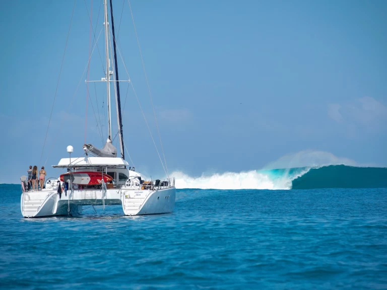 Catamaran to hire Papeete at the best price