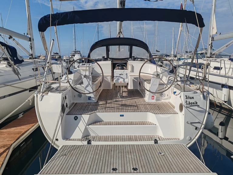 Hire a Bavaria Cruiser 46 Drage