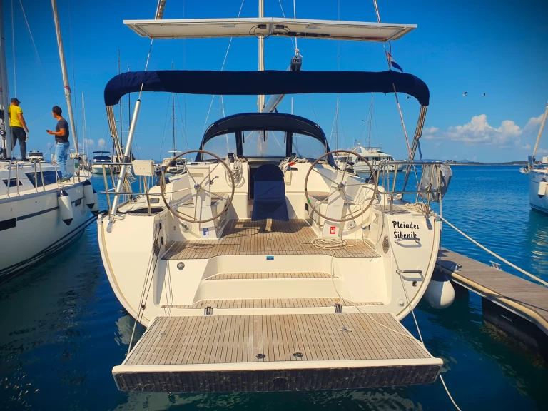 Charter a Bavaria Cruiser 46 in Drage on Samboat