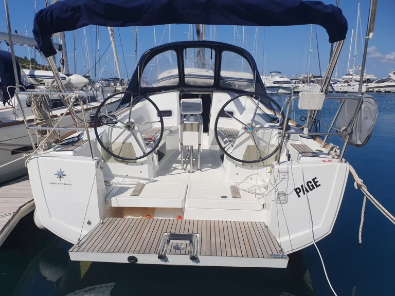 Jeanneau Sun Odyssey 349 charter bareboat or skippered in  Drage