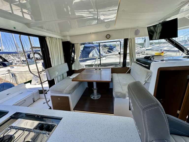 Hire a Jeanneau Merry Fisher 1095 Fly Drage