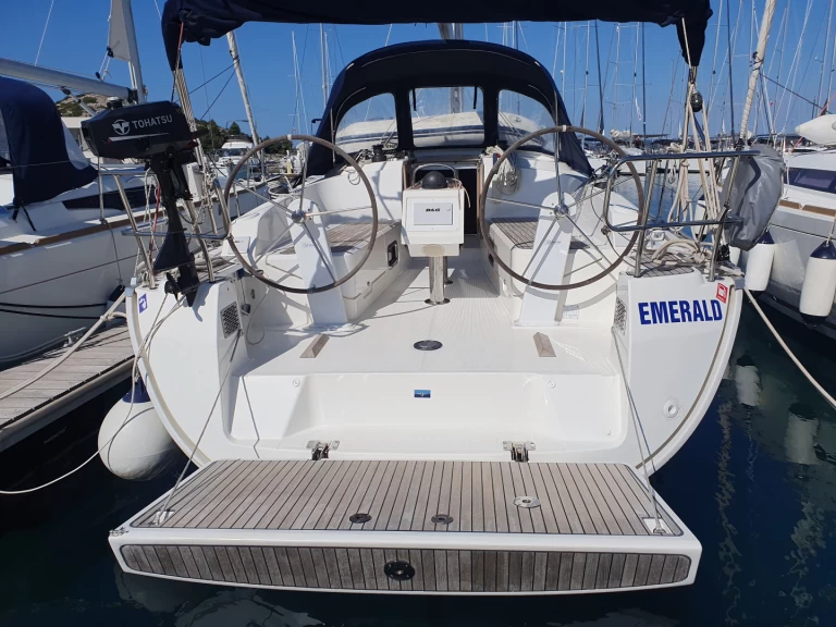 Charter a Bavaria Cruiser 37 in Drage on Samboat