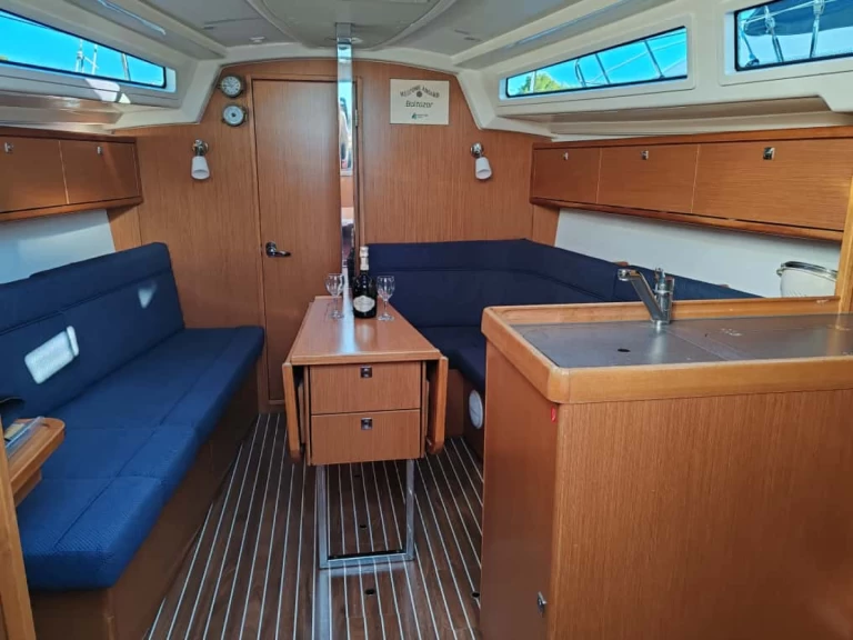 Sailboat hire in Drage - Bavaria Cruiser 34