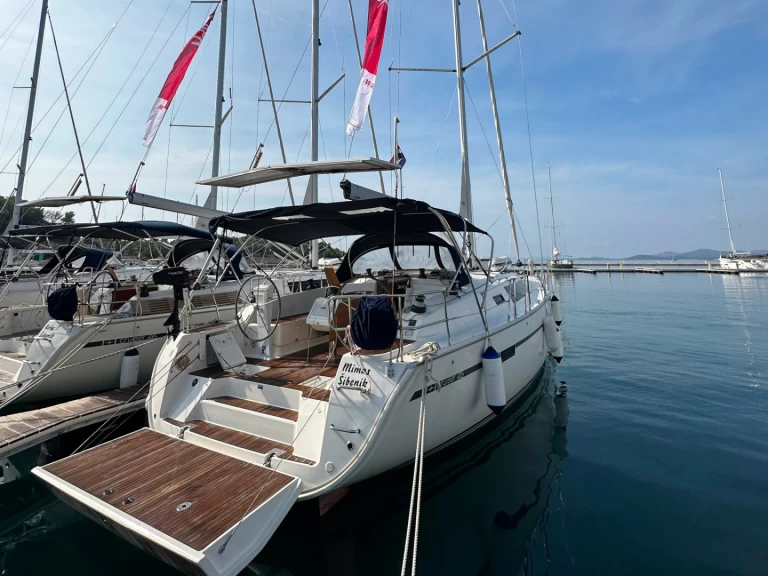 Charter a Bavaria Cruiser 46 in Drage on Samboat