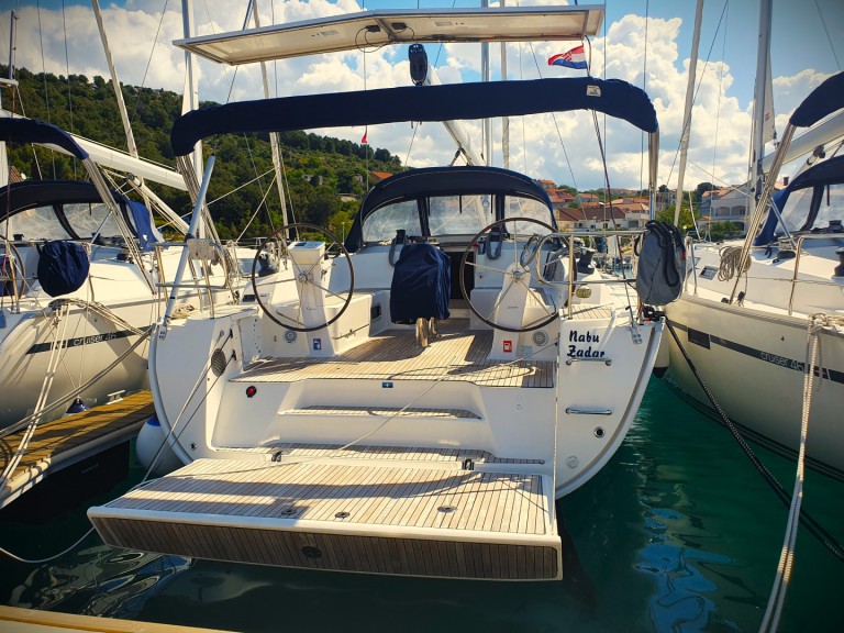 Sailboat to hire Drage at the best price