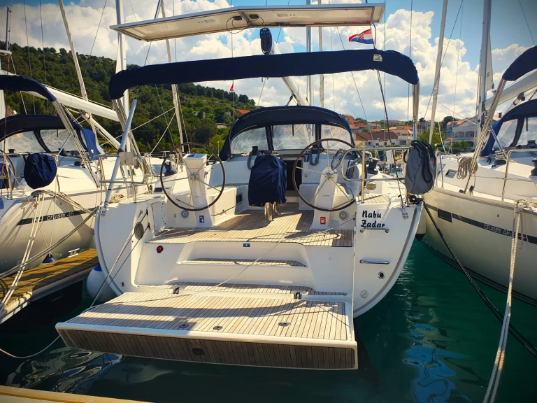 Sailboat to hire Drage at the best price