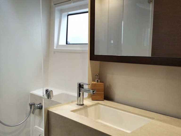 Yacht charter Lávrio - Lagoon Lagoon 46 on SamBoat