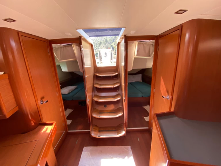 Yacht charter La Spezia - Bénéteau Oceanis 45 on SamBoat