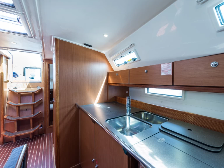 Charter a Bavaria Bavaria 40 Cruiser in Kavála on Samboat