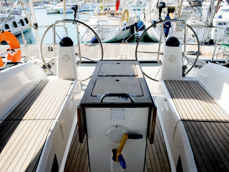 Hire Sailboat Bavaria with a boat licence