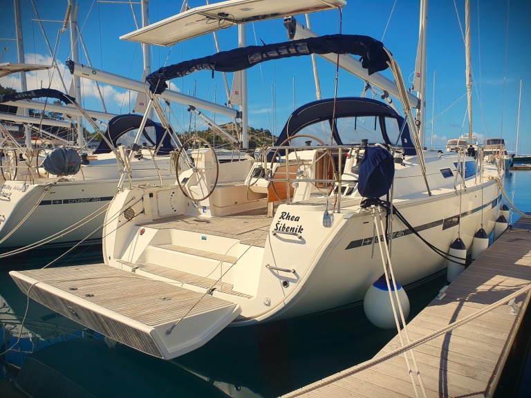 Sailboat to hire Drage at the best price