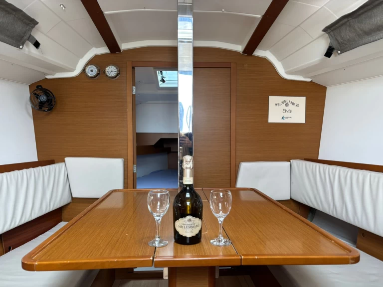 Yacht charter Drage - Jeanneau Sun Odyssey 349 on SamBoat