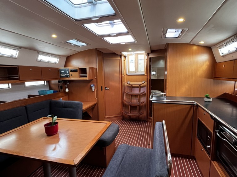 Hire Sailboat Bavaria with a boat licence