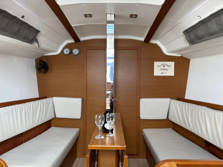 Sailboat to hire Drage at the best price