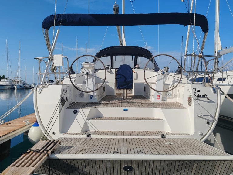 Charter a Bavaria Cruiser 46 in Drage on Samboat