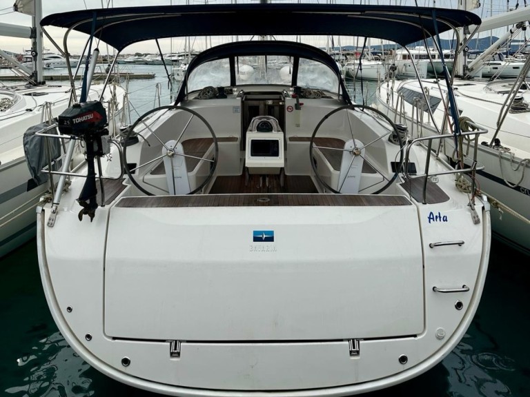 Hire Sailboat Bavaria with a boat licence