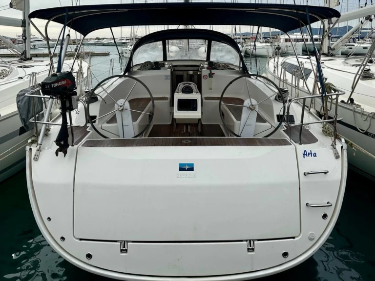 Hire Sailboat Bavaria with a boat licence