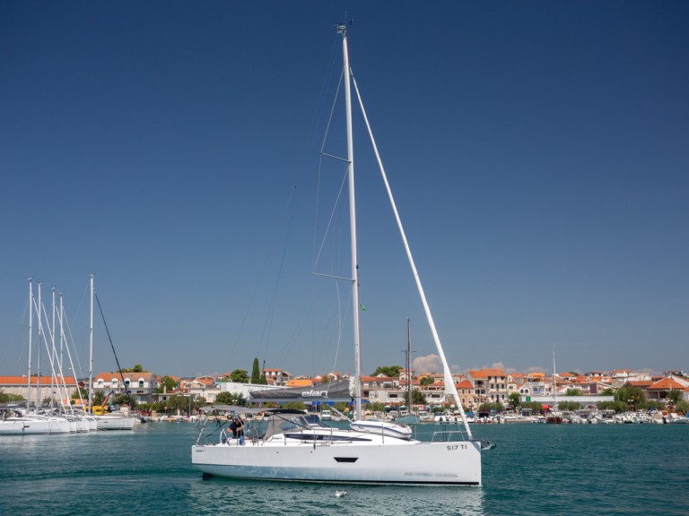Yacht charter Betina - Elan E4 on SamBoat