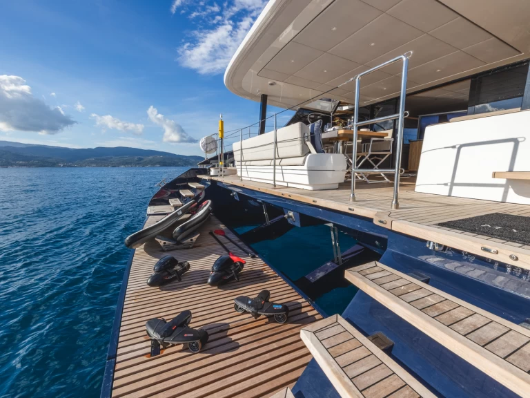 Charter a Sunreef Sunreef 60 in Lefkáda on Samboat