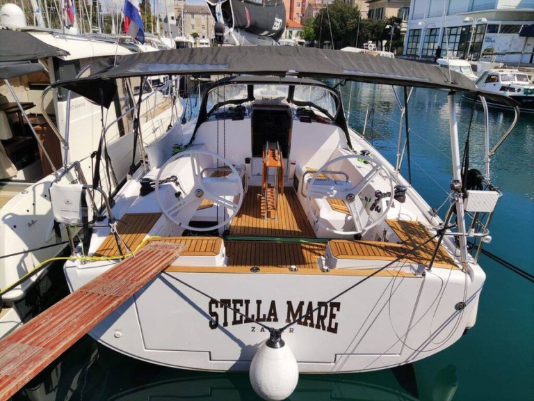 Charter a Elan E4 in Punat on Samboat