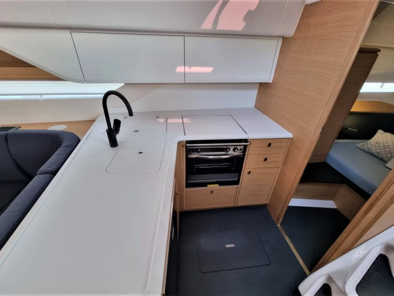 Yacht charter Punat - Elan Elan E6 on SamBoat