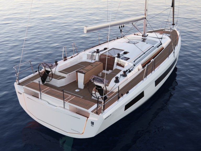 Sailboat to hire Alimos at the best price