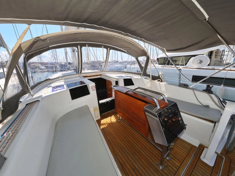 Hire a Hanse Hanse 385 Biograd na Moru