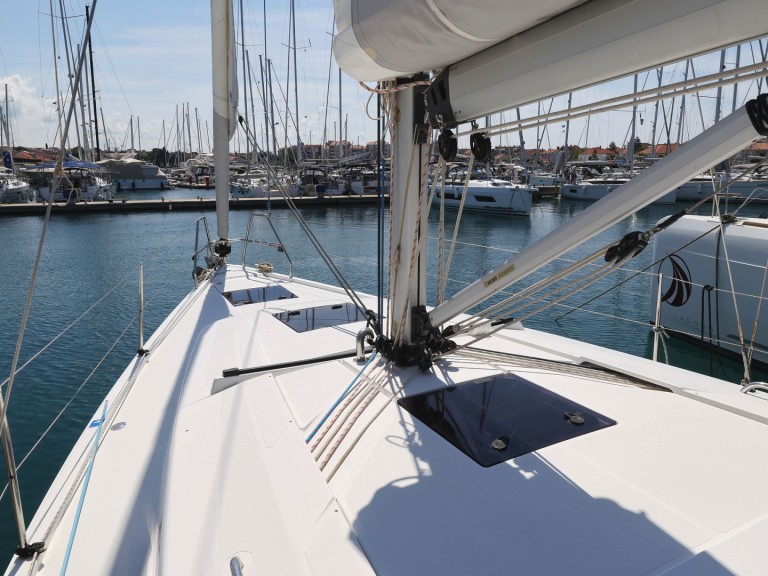 Sailboat hire in Biograd na Moru - Hanse Hanse 385