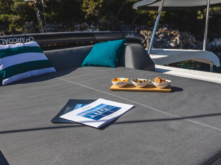 Charter a Lagoon Lagoon 42 in Lefkáda on Samboat