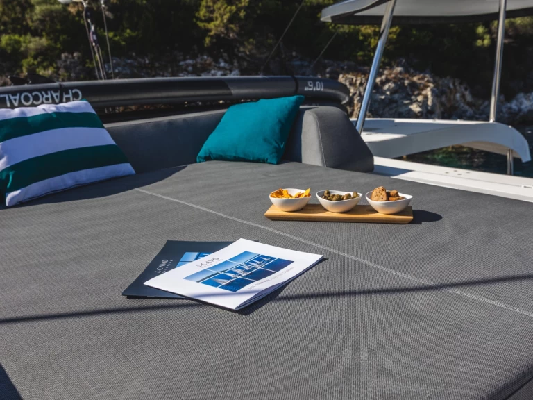 Charter a Lagoon Lagoon 42 in Lefkáda on Samboat