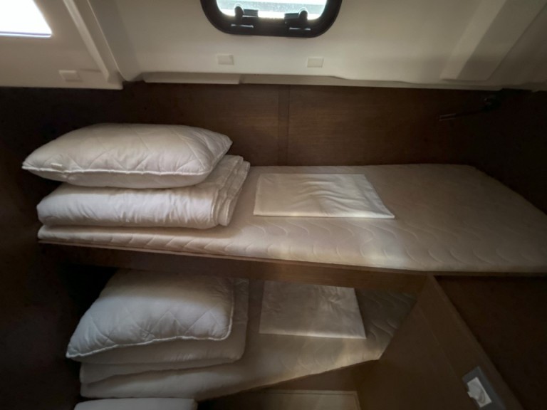 Hire Sailboat Bénéteau with a boat licence