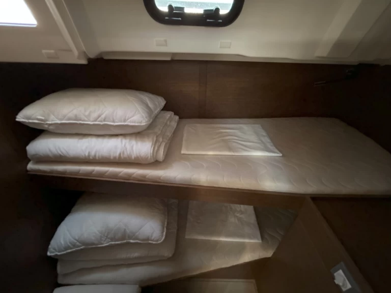 Hire Sailboat Bénéteau with a boat licence