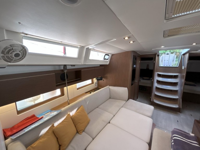 Sailboat to hire Split at the best price