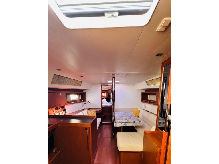 Bénéteau Oceanis 41 charter bareboat or skippered in  La Spezia