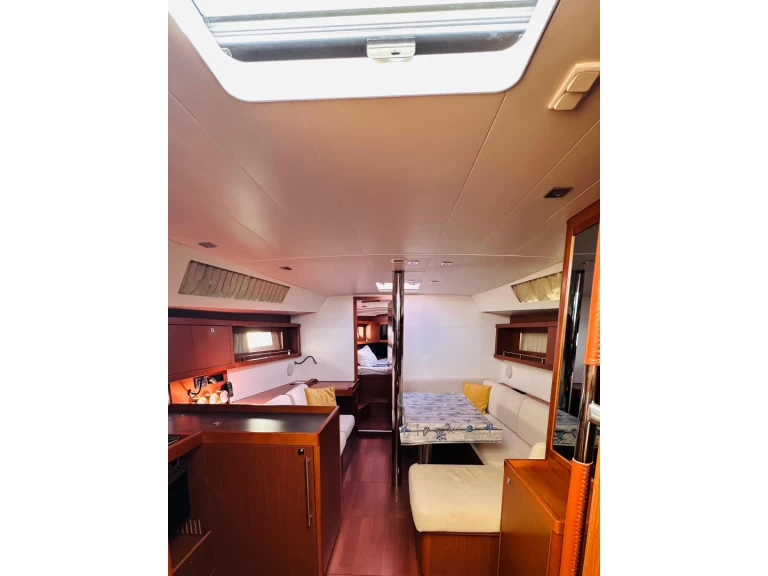 Bénéteau Oceanis 41 charter bareboat or skippered in  La Spezia