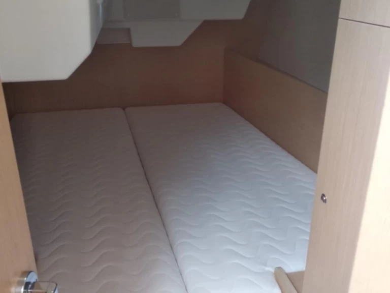 Hire Sailboat with or without skipper Bénéteau La Spezia