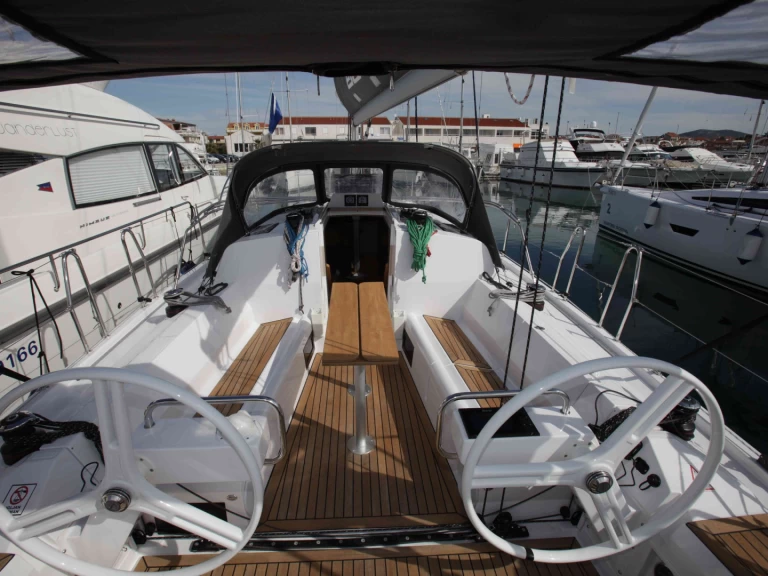 Hire Sailboat with or without skipper Elan Betina