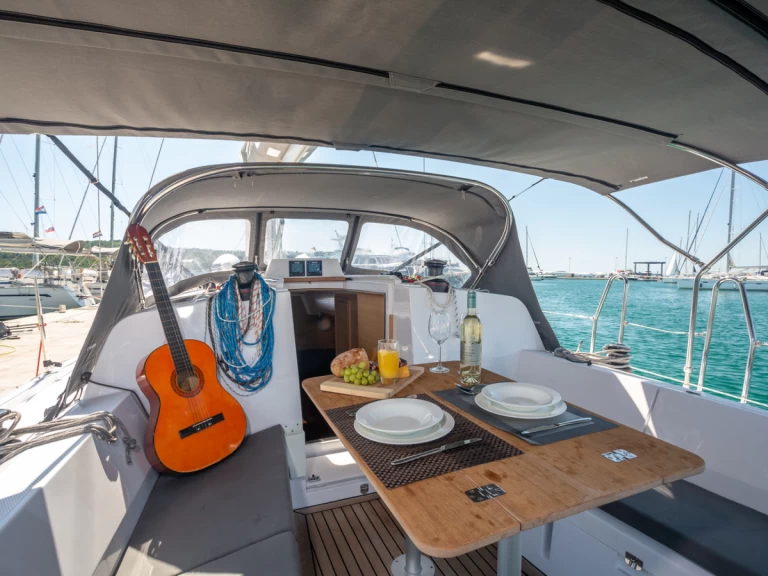 Hire a Elan E4 Betina