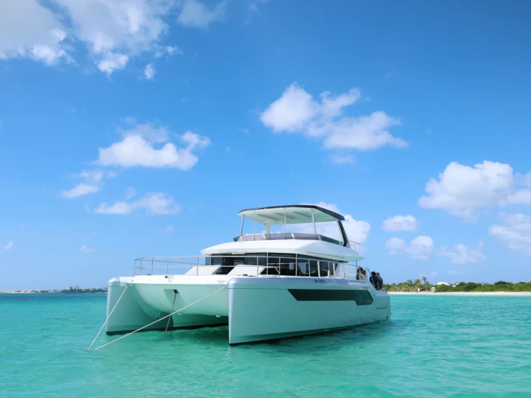 Motorboat to hire Marigot at the best price