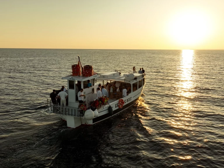 ASTILLEROS Y VARADEROS DE TARRAGONA Modelo 1 charter bareboat or skippered in  Colònia de Sant Jordi
