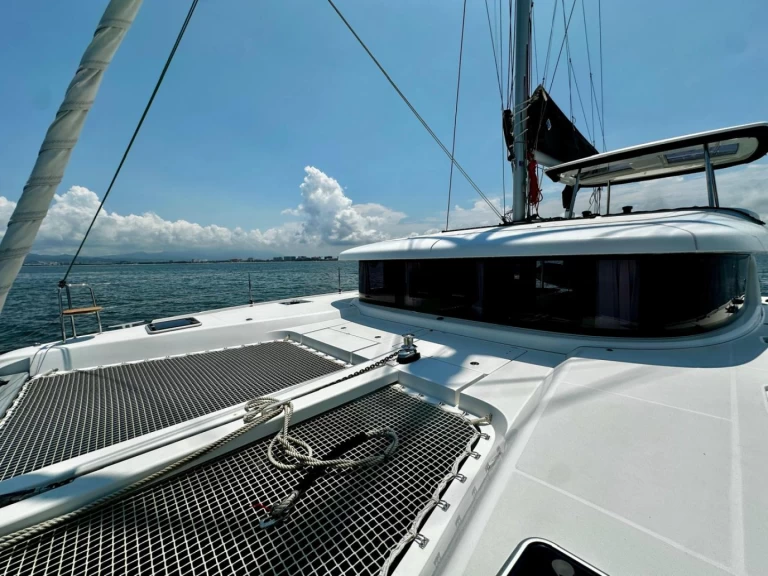 Catamaran to hire Nuevo Vallarta at the best price