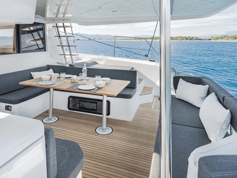 Yacht hire l'Estartit cheap Aventura 37
