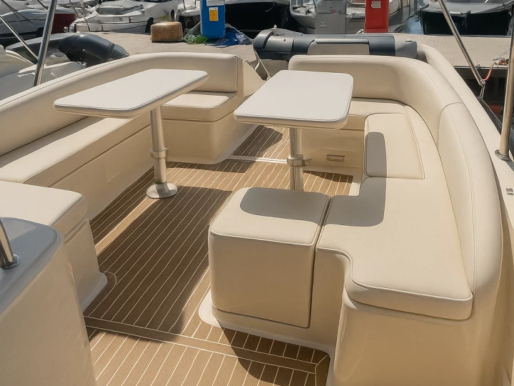 Hire Motorboat Mano Marine with a boat licence