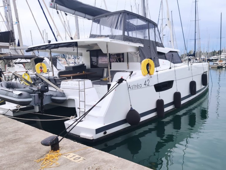 Hire Catamaran Fountaine Pajot with a boat licence