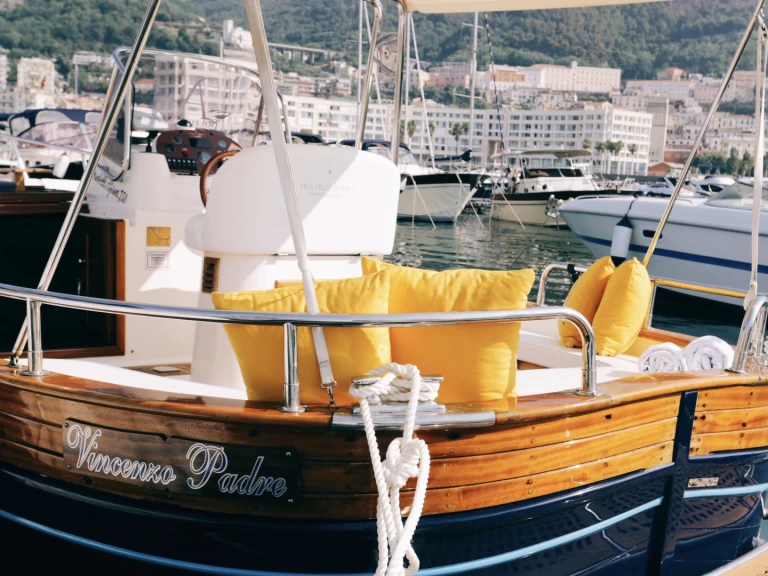 Hire a Fratelli Aprea Sorrento 7,50 open cruise Salerno